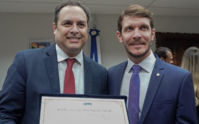 APPE entrega medalha ao governador