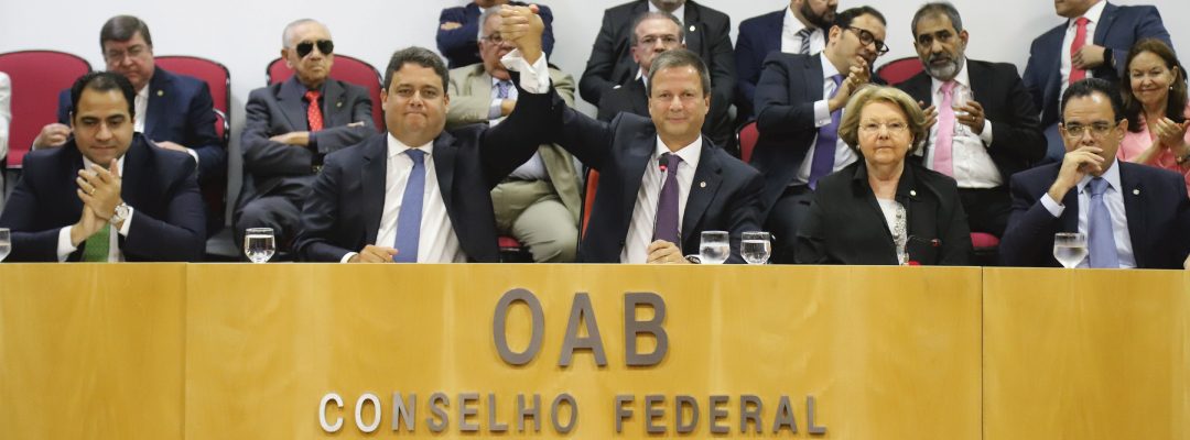 Felipe Santa Cruz é eleito presidente da OAB