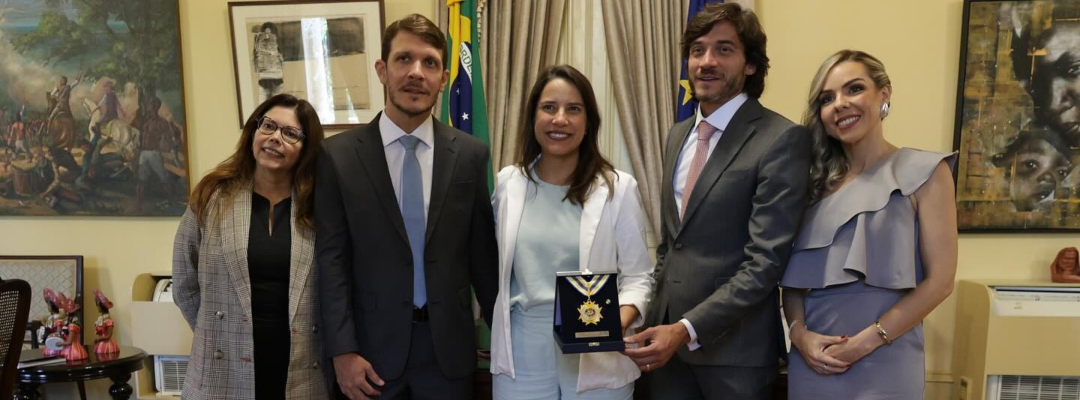 Diretoria participa de entrega de Medalha